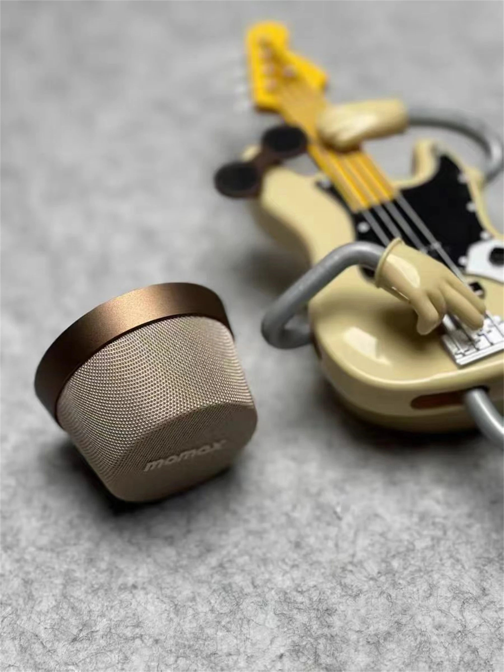 MOMAX 1-Vibe Go Magnetic Portable True Wireless Speaker Phone Stand IPX6 Waterproof Protection Long Play Time High Quality